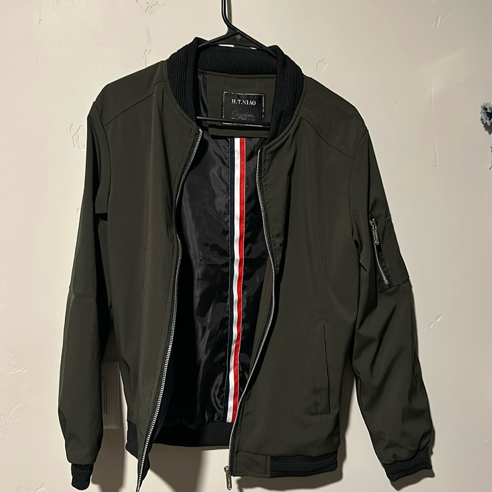 Men’s bomber jacket. Fits like a Men’s small or women’s Large.